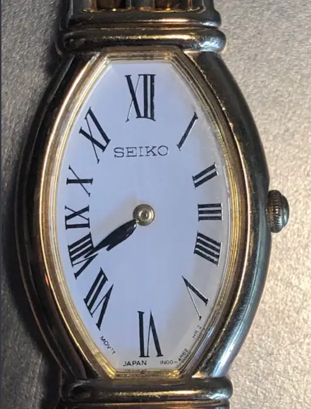Gold Seiko Watch with Roman Numerals in Jewellery & Watches in City of Toronto - Image 2