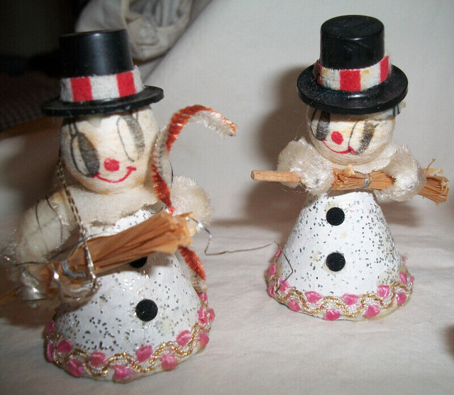 6 Small Vintage Spun Cotton/Mica Snowmen Decoration dans Art et objets de collection  à Longueuil/Rive Sud - Image 3