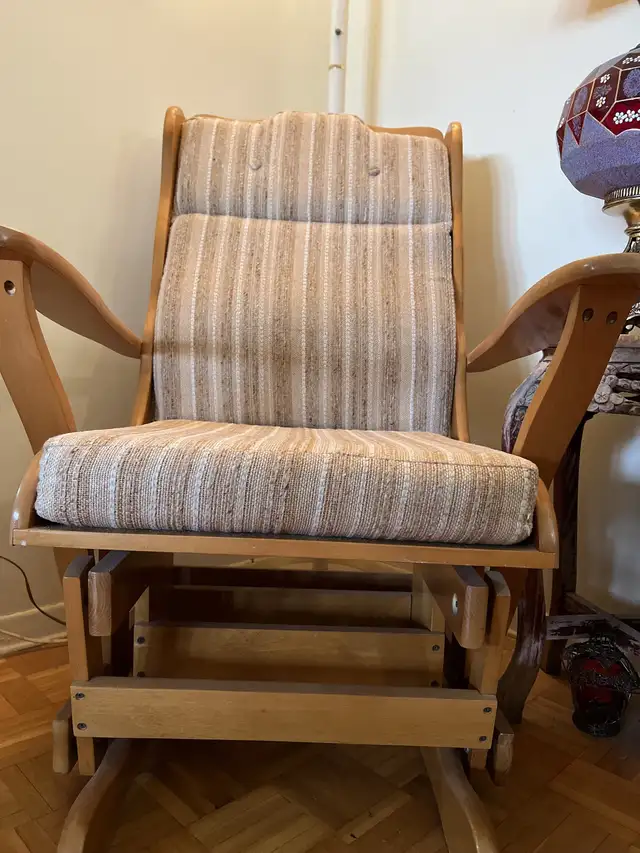 Vintage Wooden Glider Rocker Chair in Chairs & Recliners in City of Toronto - Image 4