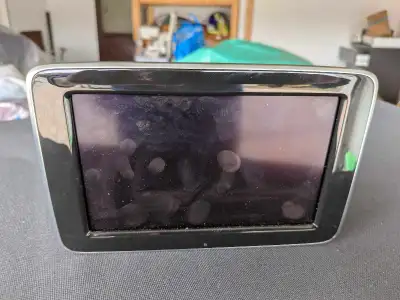 This is the original from my 2015 Mecerdes GLA250, good condition. With radio, navigation, Bluetooth...