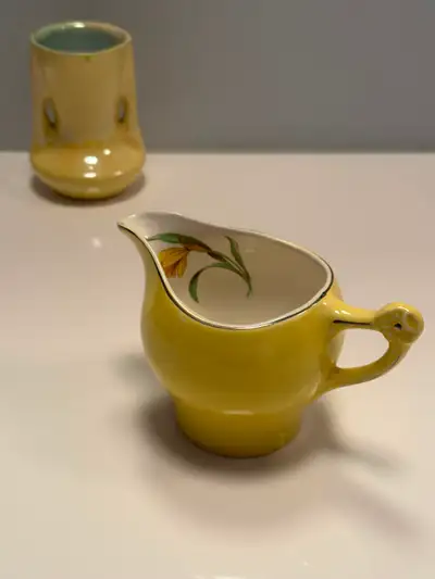 CRÉMIER CÉRAMIQUE MILK POT VINTAGE JONQUILLES DAFFODIL ENGLAND, View more