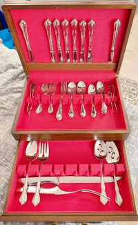 Stainless steel cutlery set. 
