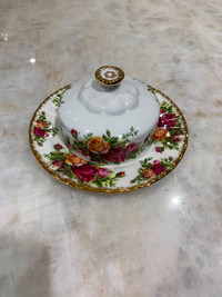 Old country roses covered butter dish.