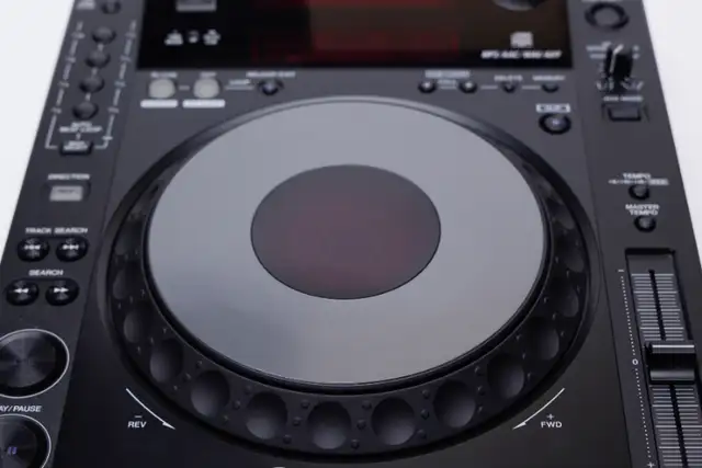 Pioneer CDJ-900 Professional multi player w/ cables in General Electronics in Longueuil / South Shore - Image 3