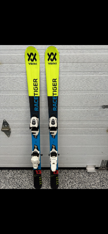 Skis Volkl Race Tiger enfant 120 pouces avec fixations Marker dans Ski  à Longueuil/Rive Sud