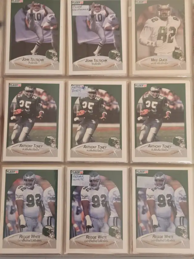 100 FOOTBALL CARD SLEEVES GUESSING OVER 700 CARDS in Arts & Collectibles in Kitchener / Waterloo - Image 4