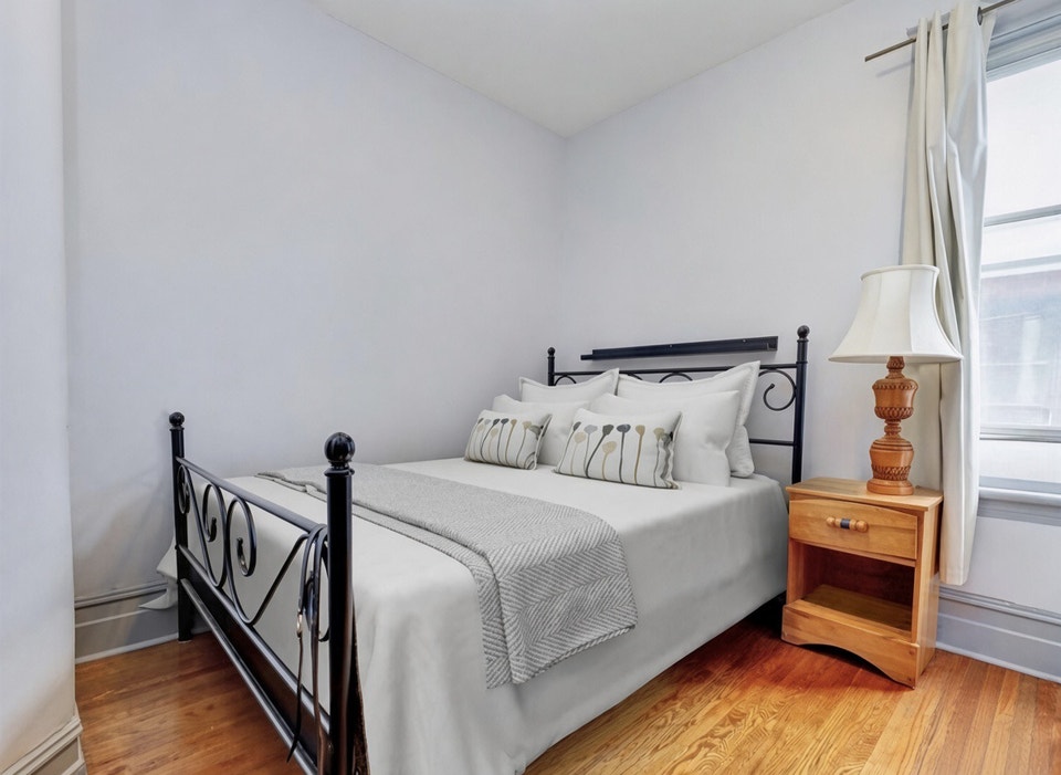 2bdr Beautiful Canal Area, Walking bridge to Landsdown 3
