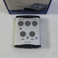 À VENDRE INTERFACE AUDIO TASCAM POUR L'ENREGISTREMENT AUDIO