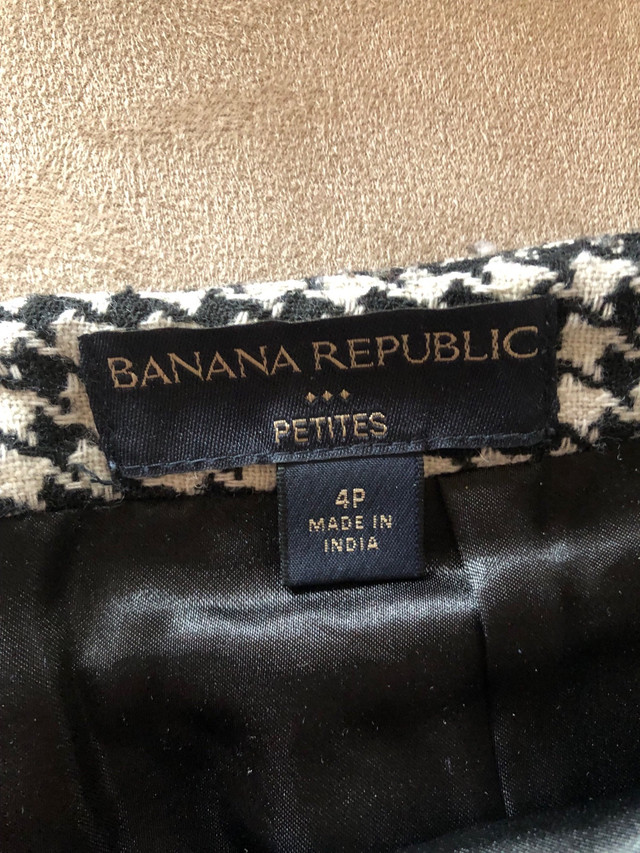 LIKE NEW BANANA REPUBLIC SKIRT in Women's - Dresses & Skirts in Cambridge - Image 4