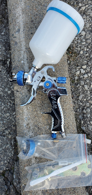 Gravity Feed Air Spray Gun with Spare Nozzle in Other in City of Toronto - Image 2