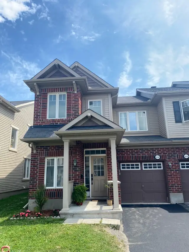 End unit Townhouse for rent in Barrheaven