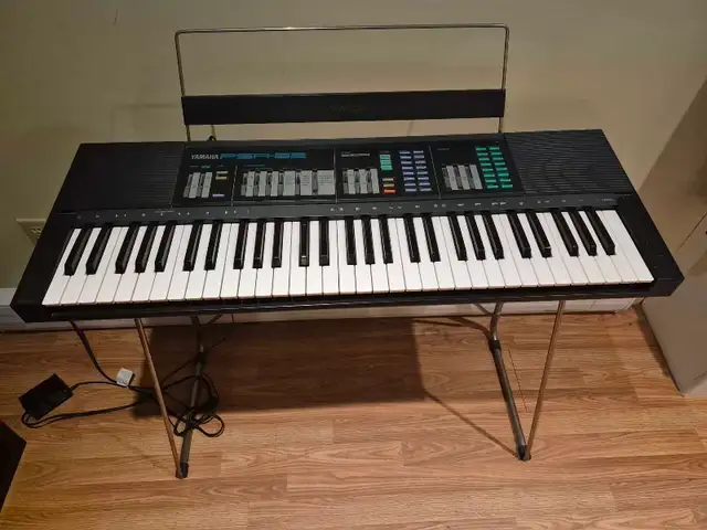 Yamaha PSR-32 Keyboard in Pianos & Keyboards in City of Halifax - Image 2