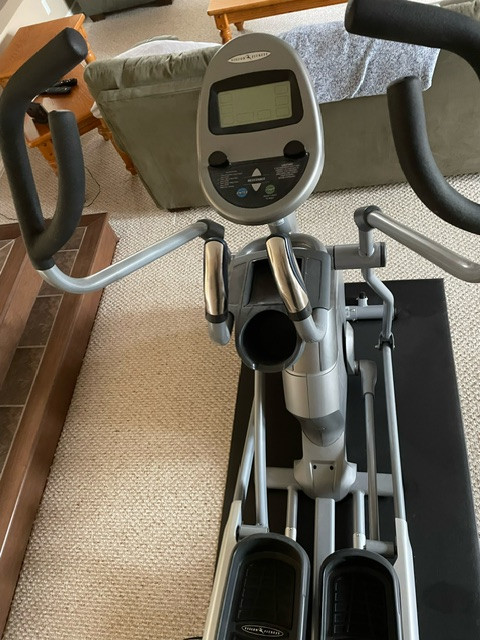 Elliptical Machine Vision Fitness x30 in Other in Sudbury - Image 3