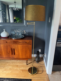 Vintage brass swing arm floor lamp - trilight - good condition!