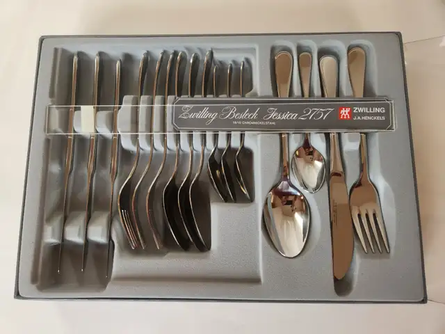 Zwilling J. A. Henckels Flatware Set (16 pieces) in Kitchen & Dining Wares in Mississauga / Peel Region - Image 3