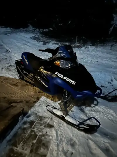 2006 Polaris Fusion H.O. - 10,600kms - Electric start - Reverse - New Delco Battery - Hand and throt...