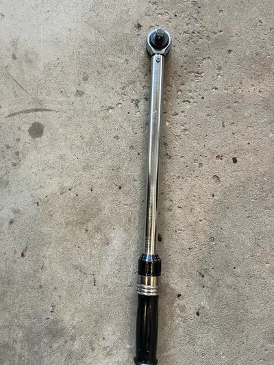 Torque wrench 1/2 25 to 250 foot pounds
