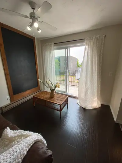 Granby 2 1/2 Loft Libre maintenant Meublé + WIFI