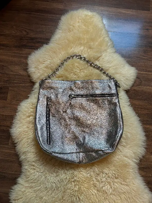 Silver leather chain shoulder bag in Women's - Bags & Wallets in Barrie - Image 2