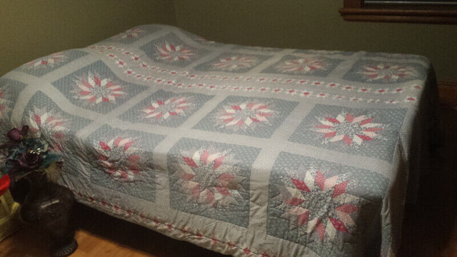 NICE HAND MADE QUILT DOUBLE SIZE in Bedding in Stratford - Image 2
