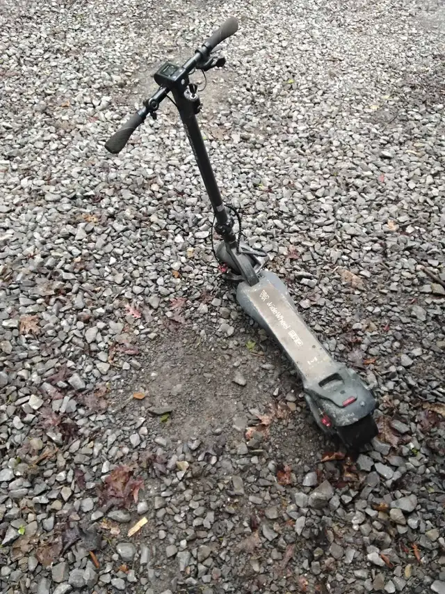 Mercane widewheel pro 1000w 2wd e scooter in eBike in Kingston - Image 3