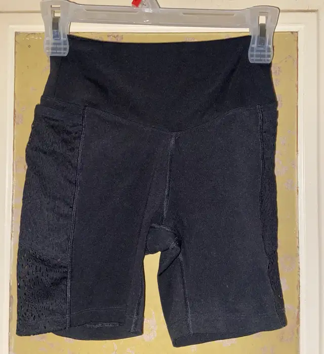 PINK Sport biker shorts sizeXS in Women's - Bottoms in City of Toronto - Image 2