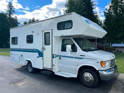 1998 Ford E-350 Slumber Queen 22' Class C Motorhome, 6.8L Triton V-10 (gasoline) engine, 4-speed aut...