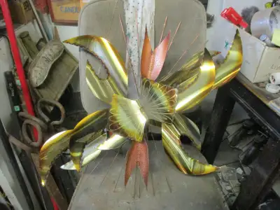 Selling quickly at $30.00 ....super condition......its 2 1/2 inches deep x 20 inches across x 20 inc...