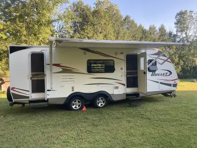 Im selling my 2010 Keyston Bullet 246RBS it’s in great condition . I’m buying a toy Hauler that’s th...
