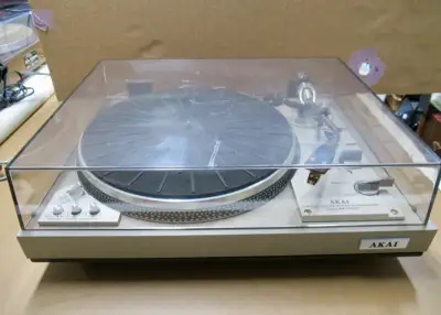 1970's Vintage Akai AP-207 Direct Drive Fully Automatic Turntable Classic Akai turntable solid const...