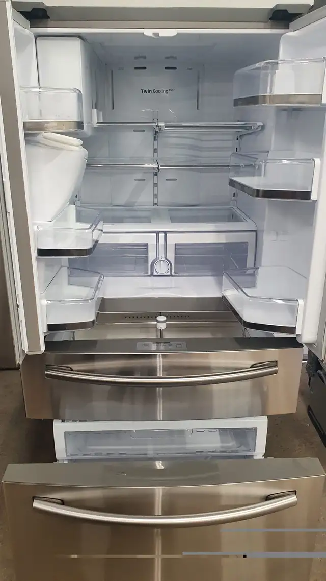 SALE! Refrigerator “SAMSUNG” H70/W33/D32 with Flex-Zone Drawer  in Refrigerators in Barrie - Image 3