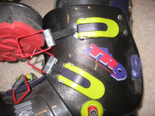 Nordica Tour Randonee TR9 Alpine Touring Ski Boots in Ski in Banff / Canmore - Image 8