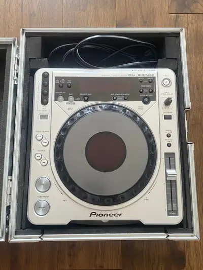 Pioneer CDJ 800 MK2 w/ Road Ready Case, View more