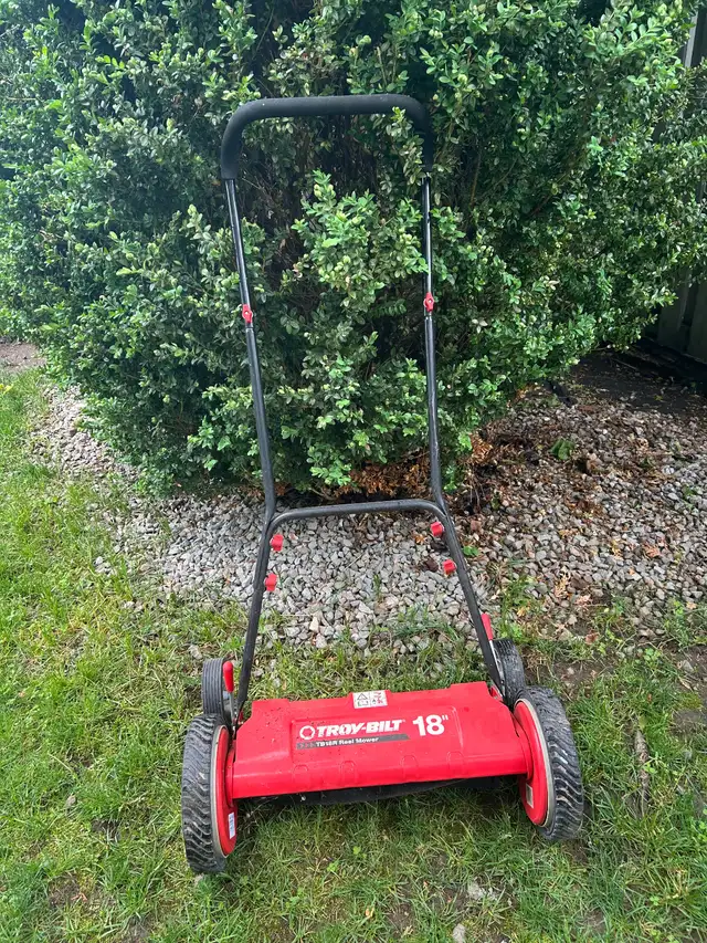 push mower in Lawnmowers & Leaf Blowers in Barrie - Image 2
