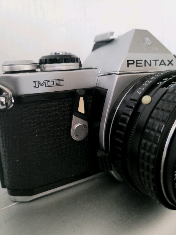 Pentax  ME 35mm SLR Film Camera W/ 50mm F/ 1. 7 Lens. dans Autre  à Ville de Montréal - Image 4