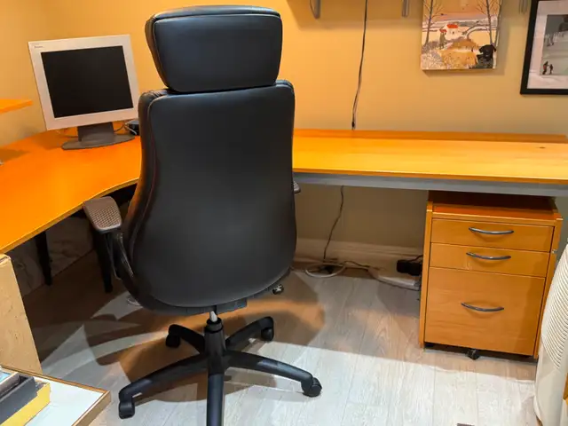 Ikea L-shaped wood desk and office chair in Desks in Ottawa - Image 9