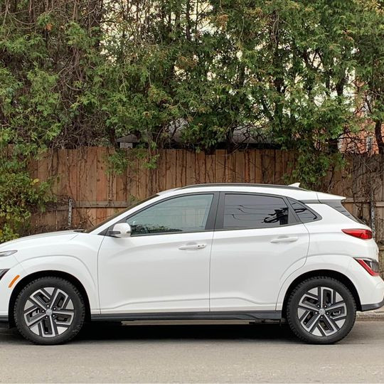 kona electrique, couleur blanc, impecc, bas km, vente accommodtn dans Autos et camions  à Ville de Montréal - Image 3