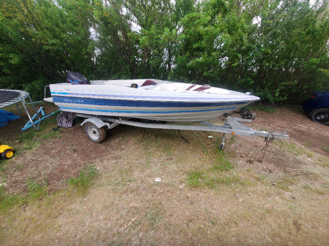 Open bow Bayliner Capri, fish finder, nice little boat in Powerboats & Motorboats in Swift Current
