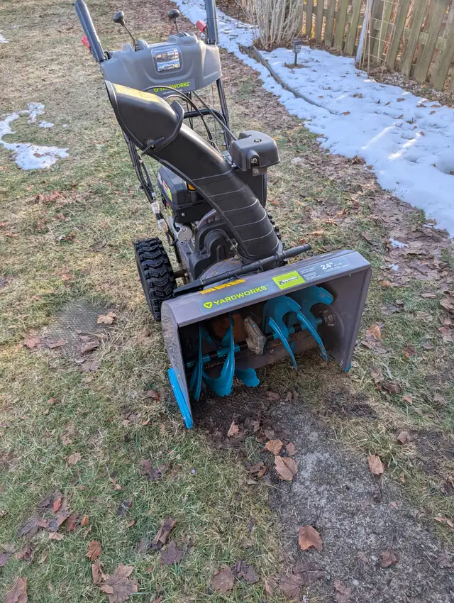 Snowblower in Patio & Garden Furniture in Chatham-Kent - Image 2