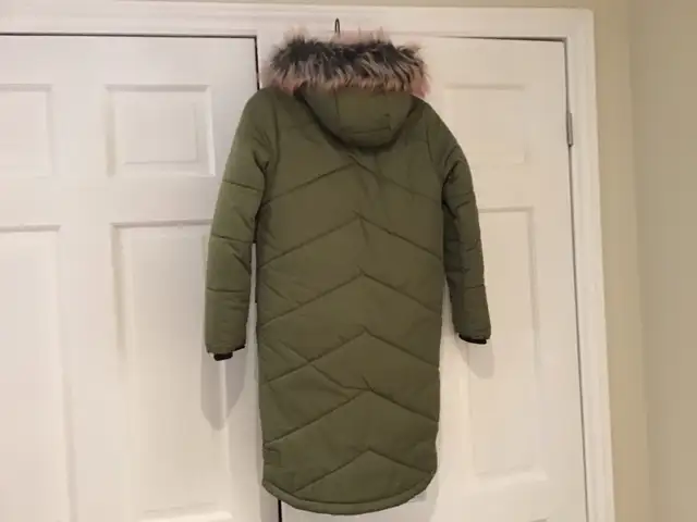New Europe Kids Girls Winter Long Winter Jacket 10-12 years  in Kids & Youth in Mississauga / Peel Region - Image 8