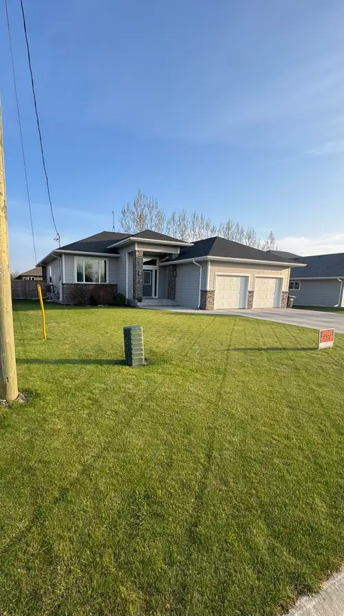 Beautiful home for sale in a lovely neighborhood located in Rosenort mb, about 30minutes south of Wi...
