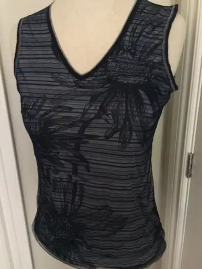 VANILLA SUGAR Women Black V Neck Floral Tank Top Tunic Size S, View more