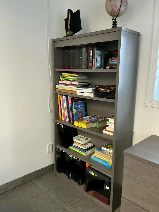 Bibliothèque 2 sections de marque Bestar (fabriqué au Québec) in Bookcases & Shelving Units in Longueuil / South Shore - Image 2