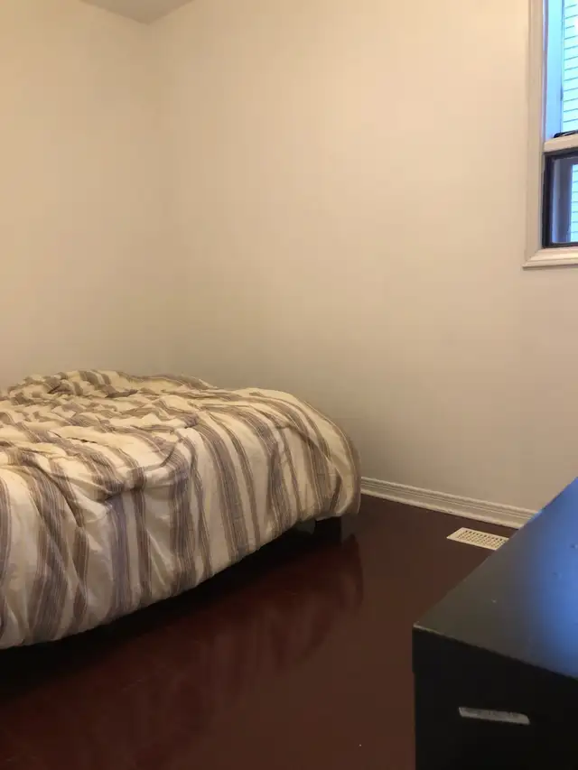 Bathurst Dundas one bedroom Available immediately or Feb 1st