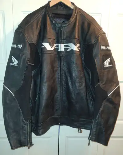 In excellent shape. Rare. 3XL. VTX Honda armored leather bike jacket. Armored shoulder, back and arm...