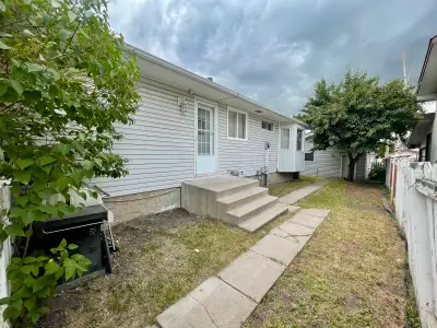 Bright, Spacious Basement Suite w/ Fireplace – Your Cozy Sanctu