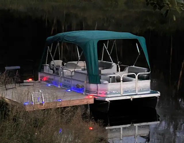 1996 18' Princecraft Pontoon in Powerboats & Motorboats in Sudbury - Image 4