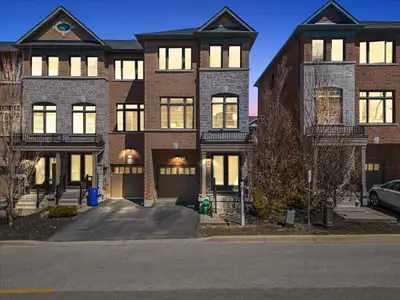 Executive End-Unit Townhome in a Quiet Cul-De-Sac! Spacious 4-level home with 2,578 sq ft of finishe...