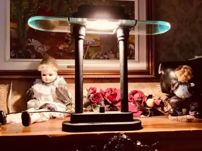 Lampe de banquier métal noir très belle hallogène incluse 50$, View more