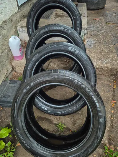 215/50R17 (4) GtRadial Maxtour LX 60% tread. $175